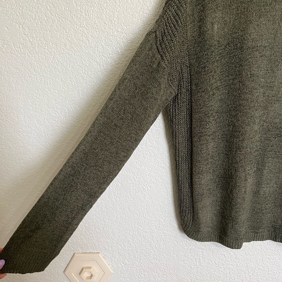 Lulu's Green Sweater - Picture 4 of 9